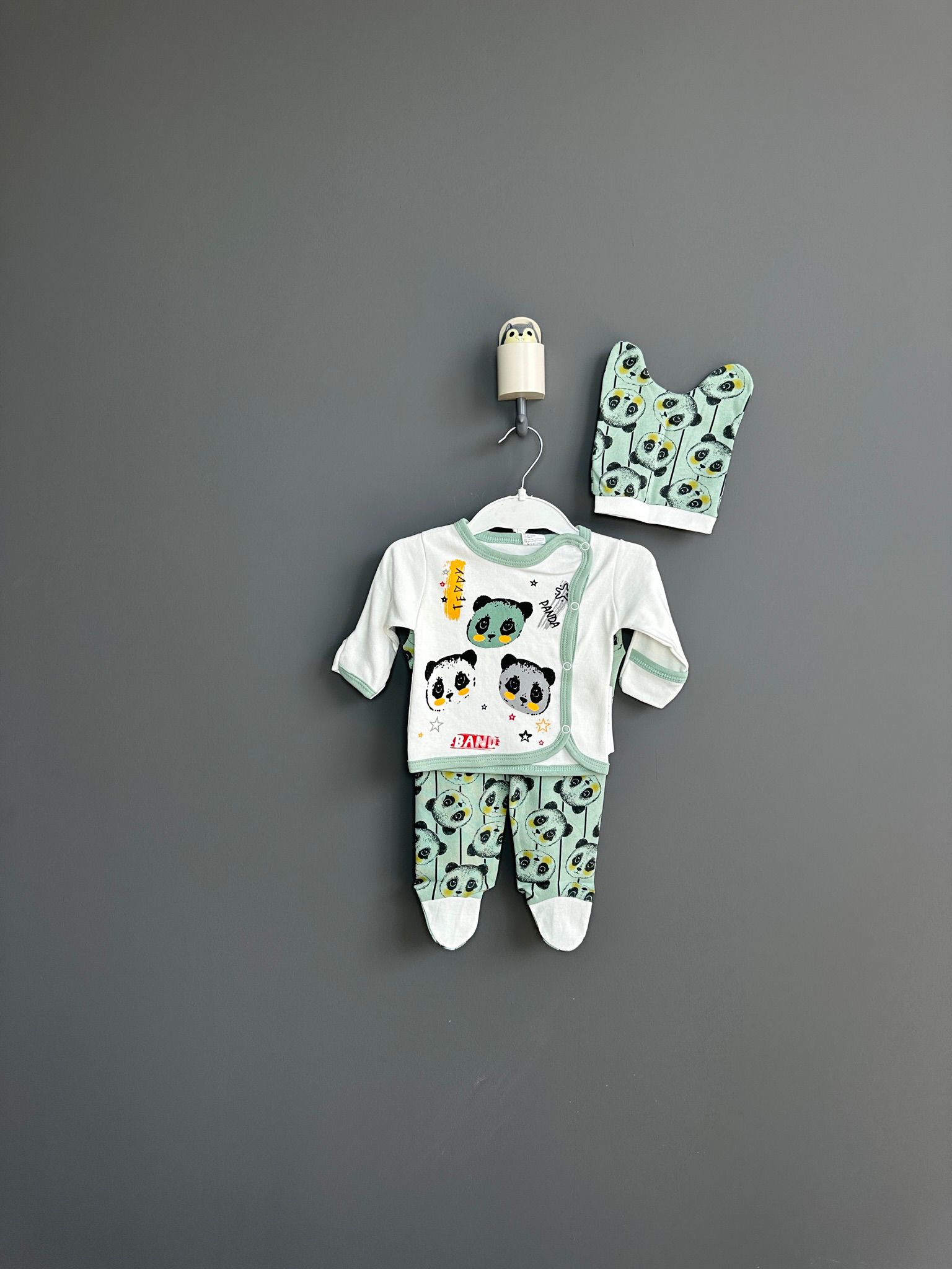 3-6-9 Ay Panda Desenli Şapka Aksesuarlı 3’lü Çıtçıtlı Patikli Unisex Bebek Takımı
