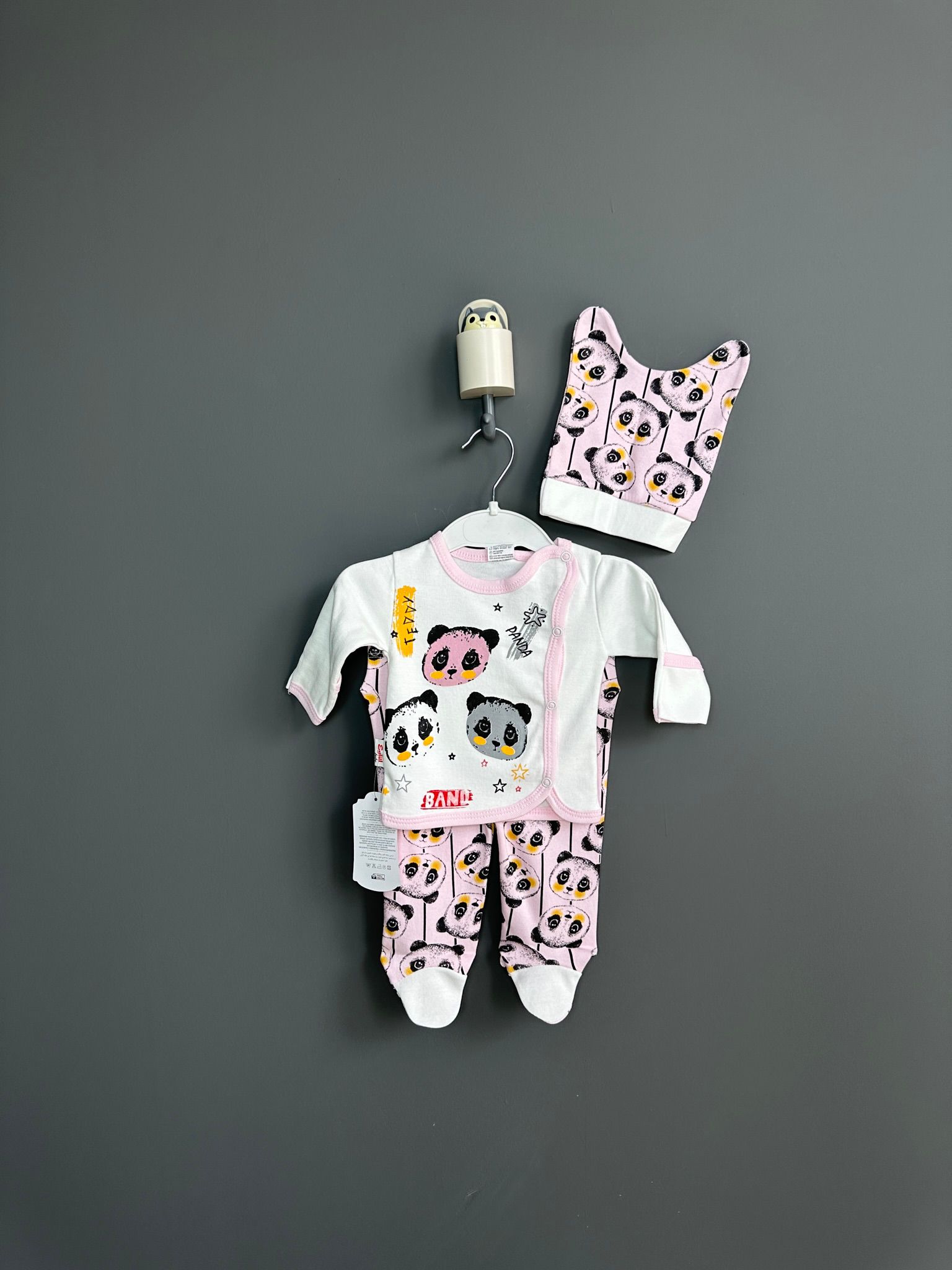 3-6-9 Ay Panda Desenli Şapka Aksesuarlı 3’lü Çıtçıtlı Patikli Unisex Bebek Takımı